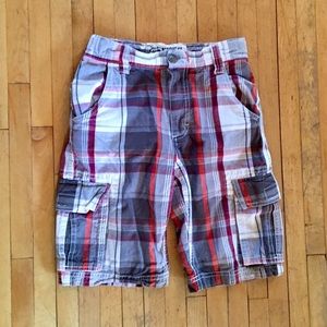 BOYS SIZE 8 PLAID CARGO SHORTS